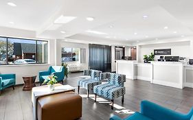 Clarion Pointe Milwaukee Airport