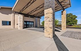 Clarion Pointe Milwaukee Airport